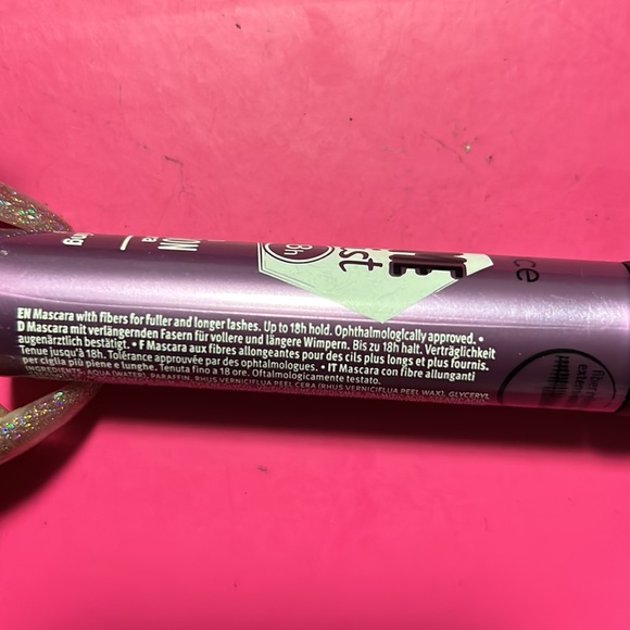 Brand new Essence ‘volume stylist 18 hrs lash extension mascara’ - Picture 2 of 4